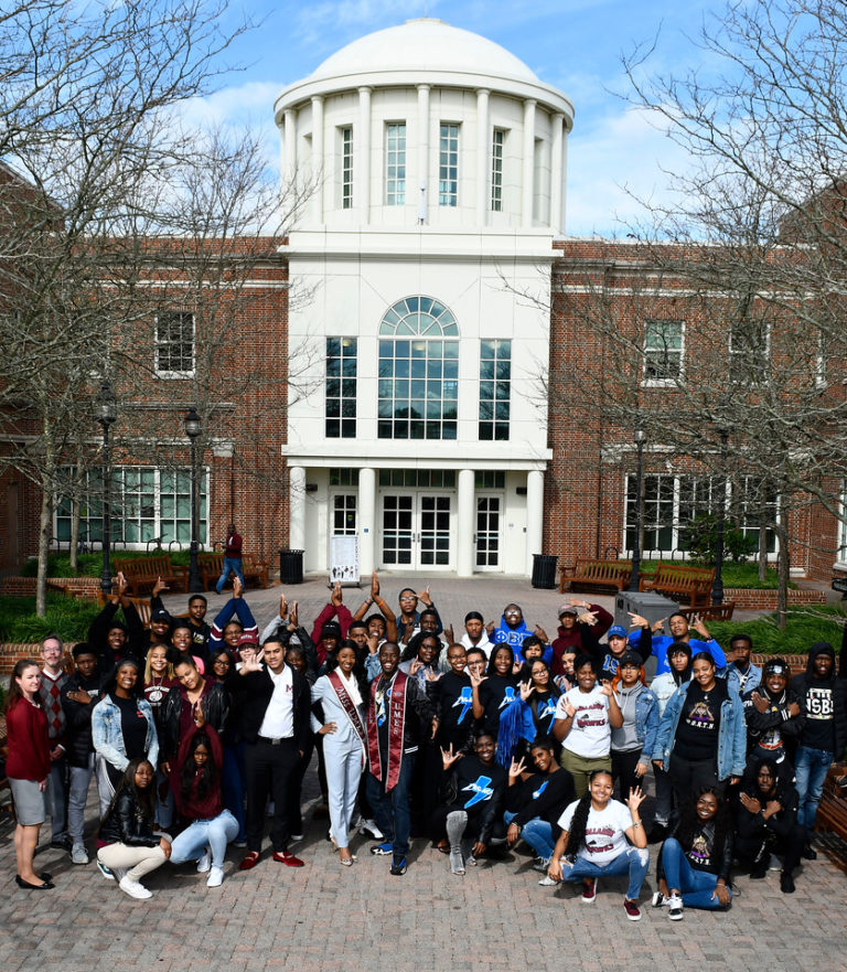 Students-outside-of-SSC-768x881.jpg